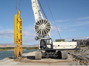 連續牆施(shi)工-新疆庫爾勒開(kai)都河水電站圍堰(yàn)工程1