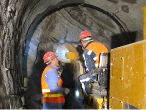 十餘台徐工(gōng)掘進機貴陽地鐵(tiě)展風采