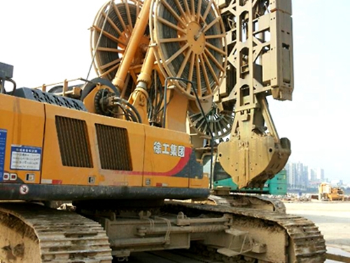 珠澳(ao)大橋珠海(hǎi)鍊接線人(ren)工島工程(cheng)施工